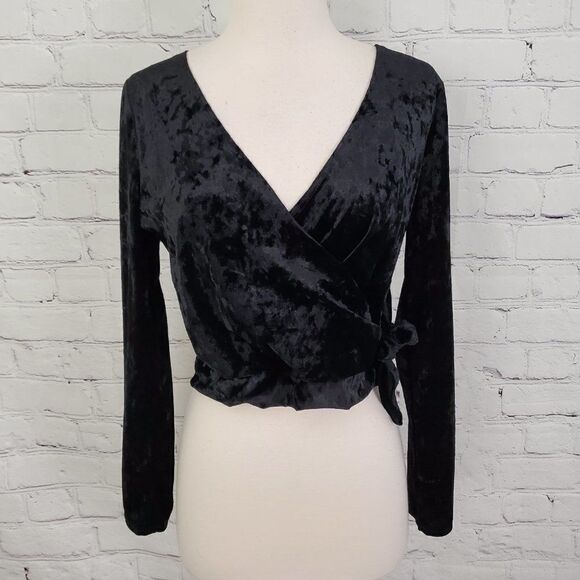 Everly Velvet Side Tie Top Black M NWT - Picture 2 of 7
